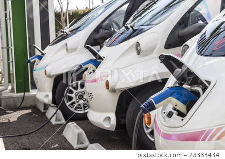 多輛超小型電動車正在收費 28333434