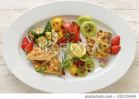 Appetizer hors d'oeuvres 28333649