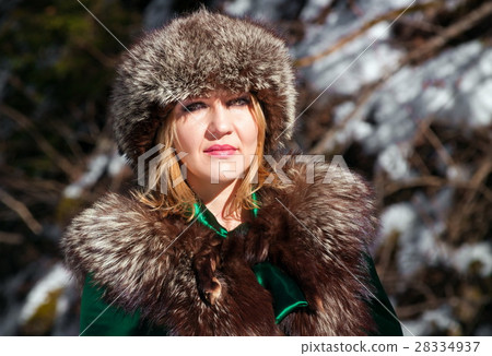 Beautiful blonde woman in winter clothes in the park 28334937