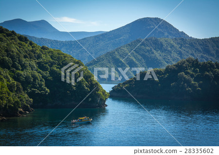 Marlborough Sound, Picton, New Zealand Marlborough Sound, Picton, New Zealand 28335602
