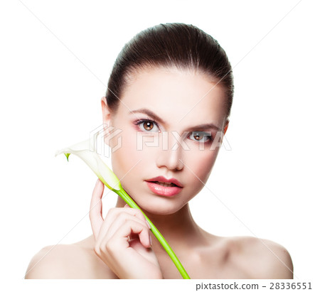 Beautiful Female Face. Spa Woman with Healthy Slin 28336551