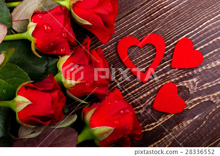 Hearts and water dropped roses. 28336552