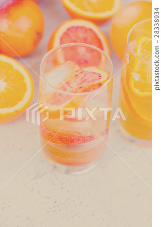 Summer citrus drinks 28338934