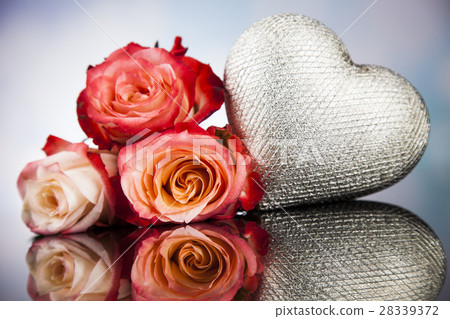 Heart background and roses, Valentines day Heart background and roses, Valentines day 28339372
