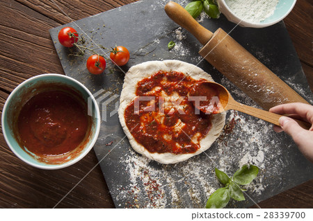 Homemade italian pizza preparation Homemade italian pizza preparation 28339700