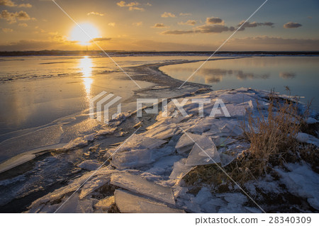 Below freezing morning 28340309