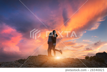 Silhouettes of a hugging and kissing man and woman 28340821