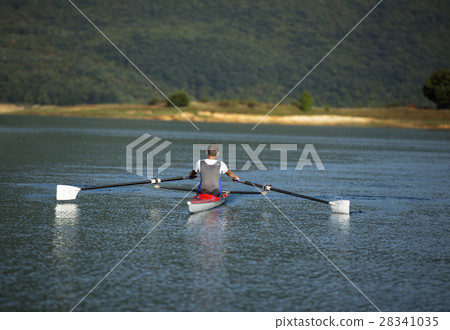 Child in the course of rowing on single 28341035