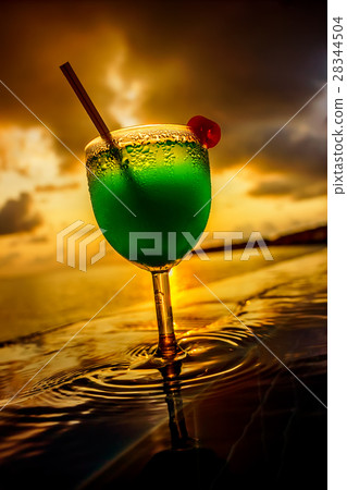 Cocktail near the swimming pool 28344504