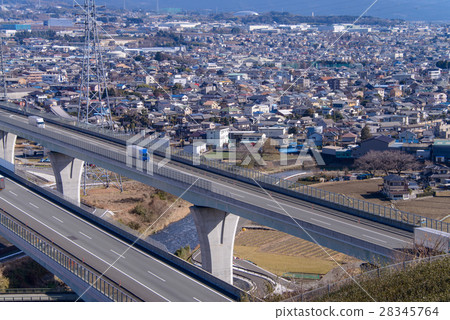 新的東名高速公路,靠近靜岡縣富士宮市 新的東名高速公路,靠近靜岡縣富士宮市 28345764