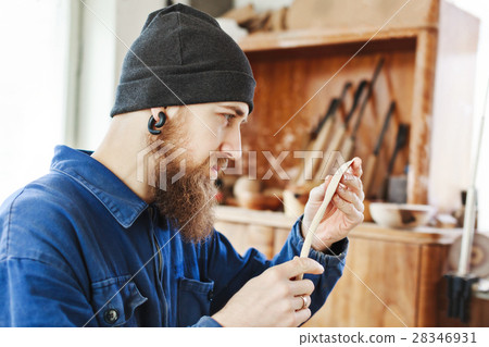 A man working with woodcarving instruments 28346931
