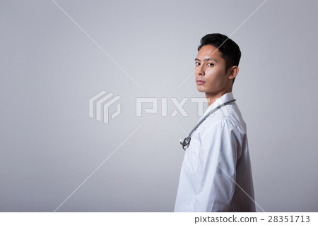 Medical staff (white coat) 28351713