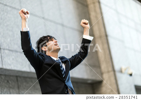 擺姿勢的男人 擺姿勢的男人 28351741
