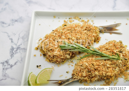 脆皮！沙丁魚飛 28351817