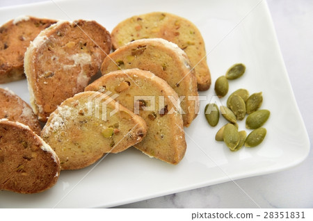 加冕酥脆！手工製作南瓜籽餅乾 28351831