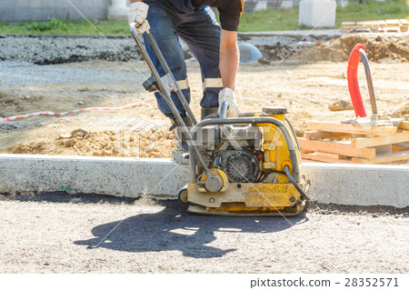 Worker use vibratory plate compactor 28352571