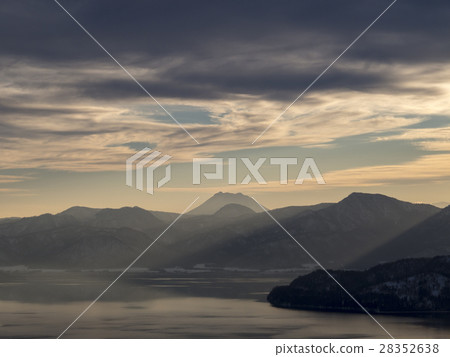 Dusk on the lake (Kussharo Lake) 28352638