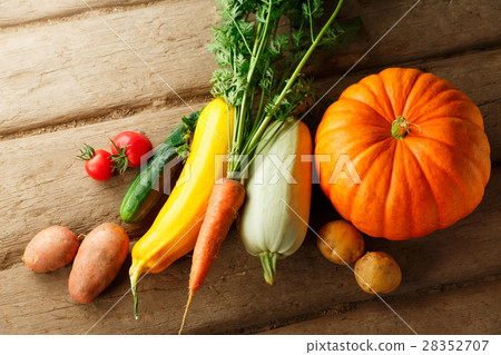 Fresh vegetables 28352707