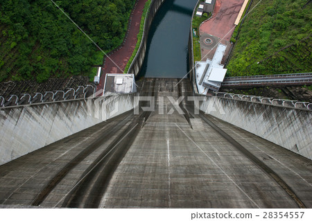 Look down from the top of the Miyagase Dam 28354557
