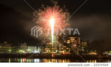 Winter fireworks at Lake Kawaguchi and the night view of the hot spring town: a fantastic winter landscape (2017) Winter fireworks at Lake Kawaguchi and the night view of the hot spring town: a fantastic winter landscape (2017) 28354564