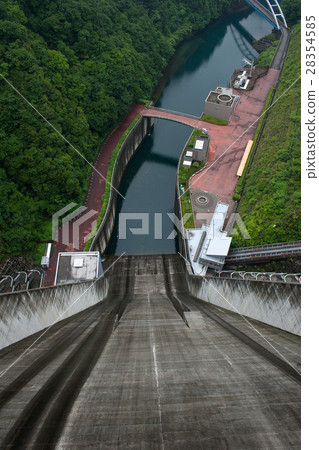 從Miyagase大壩的頂部向下看 28354585