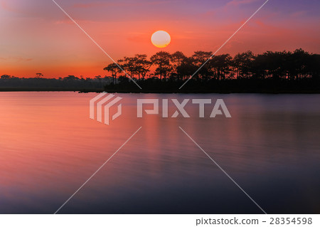 Sunrise or sunset over the lake. 28354598