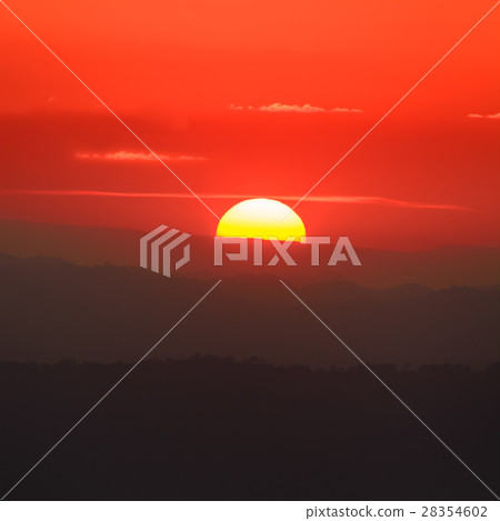Full sunset. Full sunset. 28354602