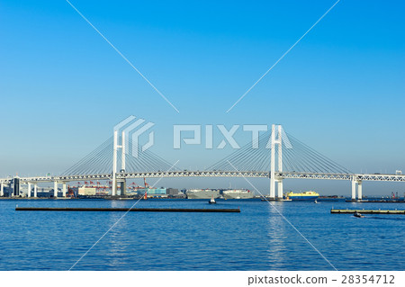 Blue sky and Yokohama Bay Bridge 28354712