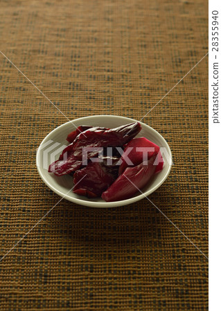 Pickles 28355940