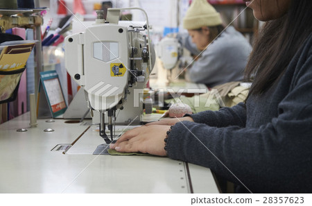 Canvas and sewing machine Canvas and sewing machine 28357623