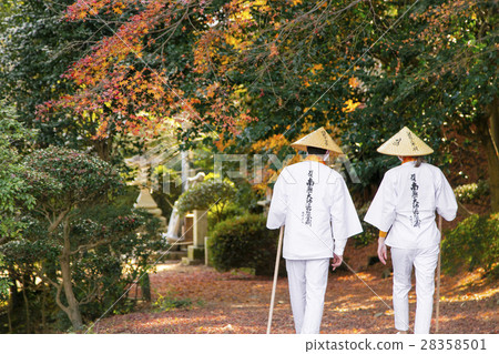 Pilgrimage couple 28358501
