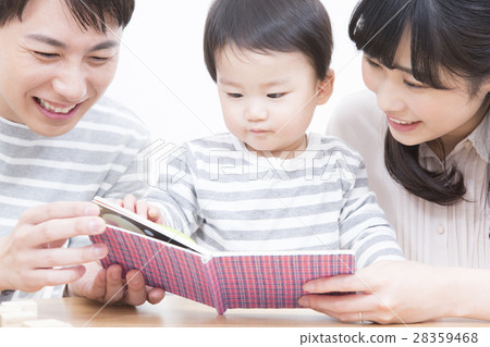 Young family family photos Three people reading 28359468