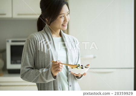 Acai Bowl Young lady 28359929