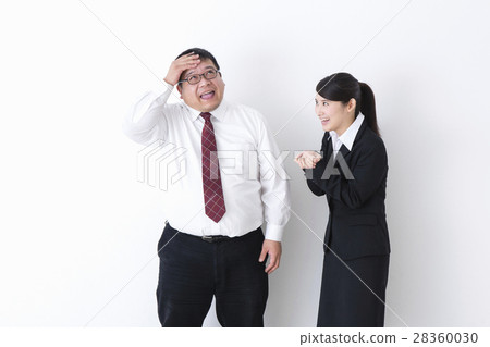 穿著西裝的男人 28360030