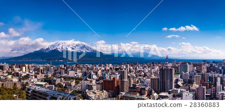 The streets of Sakurajima and Kagoshima city of crown of snow 28360883