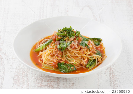 金槍魚和蔬菜意大利麵食西紅柿醬 28360920