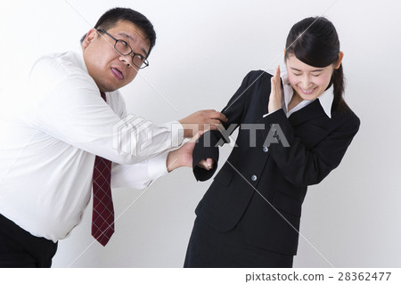 Boss and his subordinates 28362477