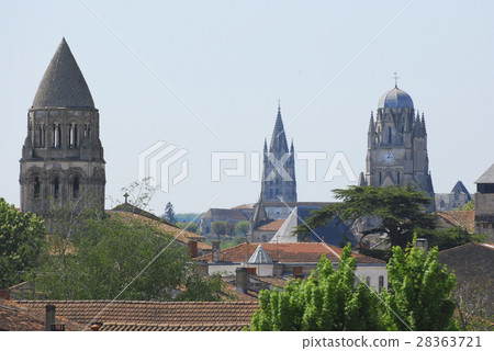 Saintes, a town on the banks of the Charente River 28363721