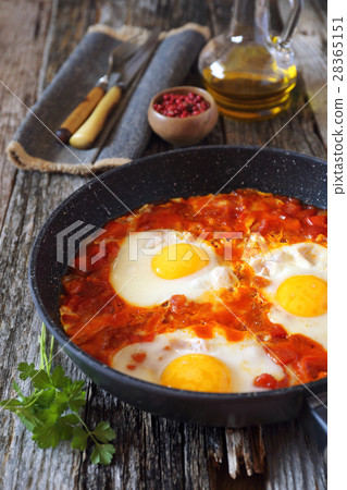 Fried eggs with tomatoes and peppers Fried eggs with tomatoes and peppers 28365151