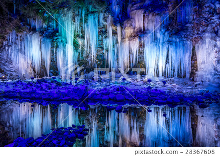 三錘冰柱照亮秩父 28367608