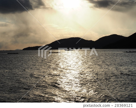 在黃昏海邊的漁船Aioi海灣風景 28369121