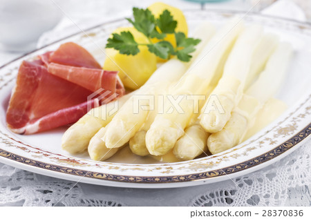 white asparagus 28370836