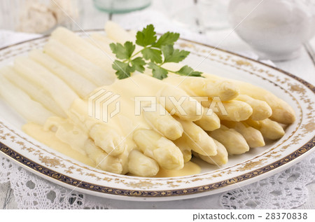 white asparagus 28370838