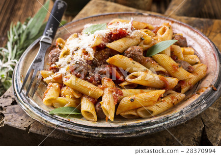 rigate con salsiccia rigate con salsiccia 28370994