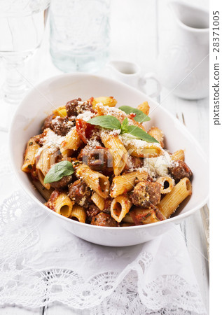 pasta con salsiccia pasta con salsiccia 28371005