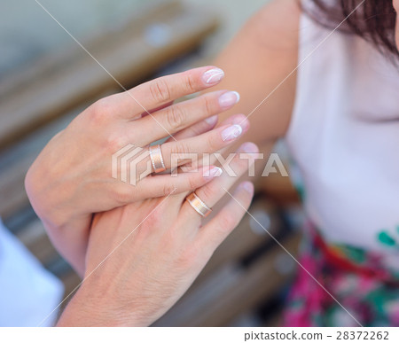 hands of bride and groom with gold rings hands of bride and groom with gold rings 28372262