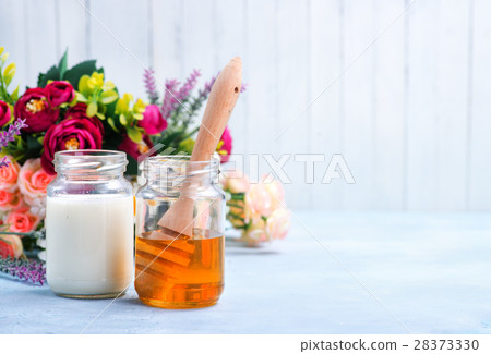 honey and milk 28373330