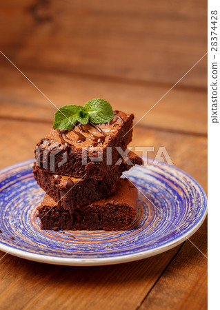 Plate with delicious chocolate brownies 28374428