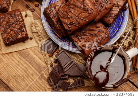 Plate with delicious chocolate brownies Plate with delicious chocolate brownies 28374592