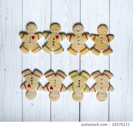 Gingerbread cookie men, on the white background Gingerbread cookie men, on the white background 28376221